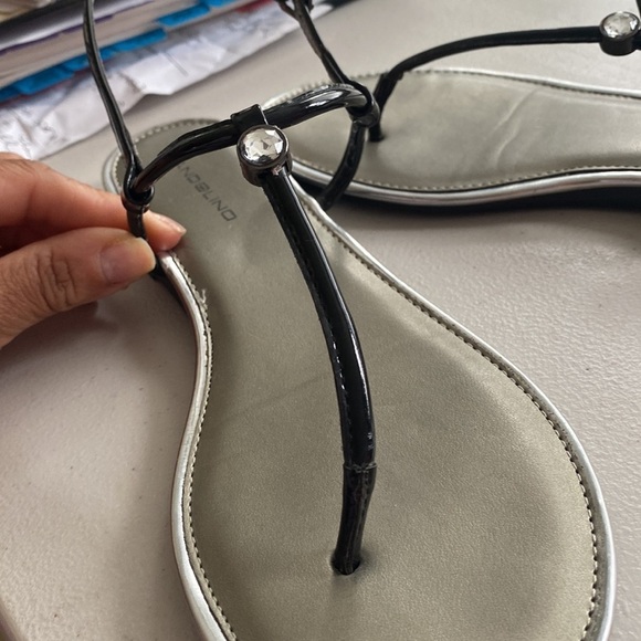 Bandolino Black Sandals with Diamond Stone - Picture 8 of 9